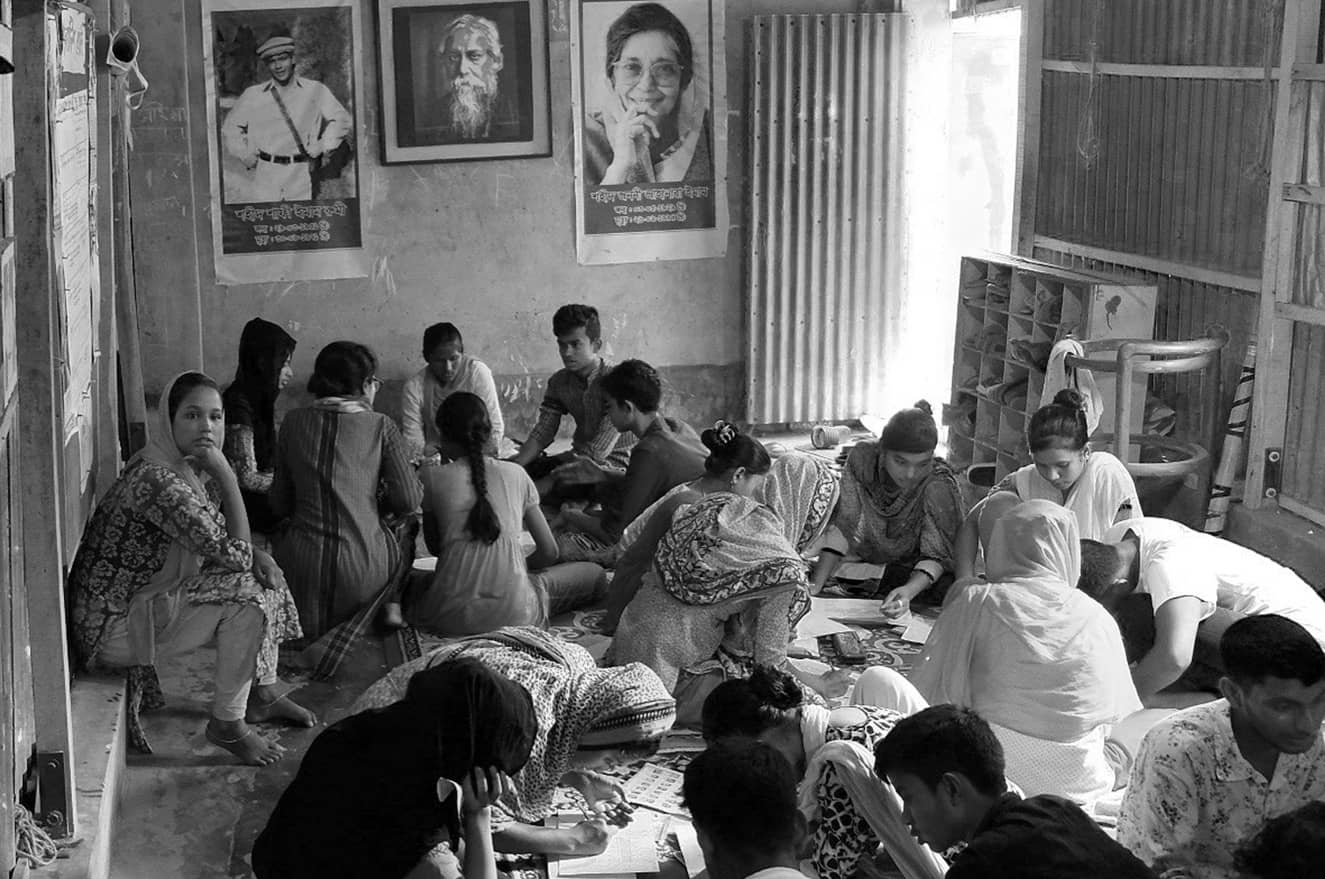A session from a participatory drawing workshop at the Rumi Library, led by Sadia Sharmin in 2019
